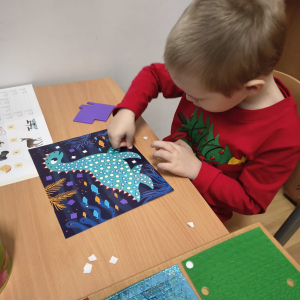 Zabawa czy praca - Julian nie zauważa, że się uczy