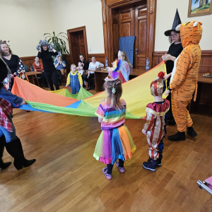 Zabawy z chustą animacyjną